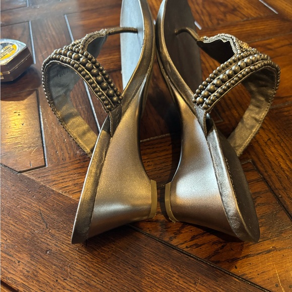 KENNETH COLE REACTION beaded sandles size 9 1/2. - Picture 4 of 9
